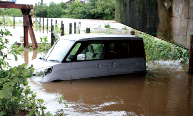 もしもの災害により、今あるお車に損害が発生することがあります。生活の早期再建にはお車が必要です。自然災害に備えましょう！